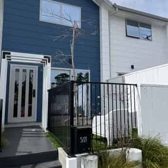Two Bedrooms in Te Atatu Peninsula - Photo 1