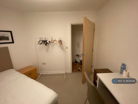 2 bedroom flat to rent - Photo 5