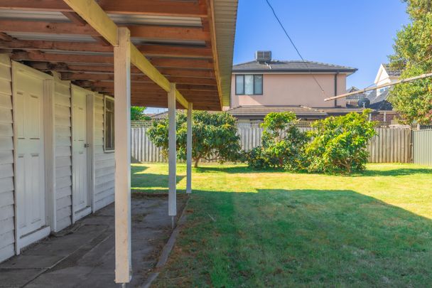 5 Belmont Avenue, Clayton VIC 3168 - House For Rent | Domain - Photo 1