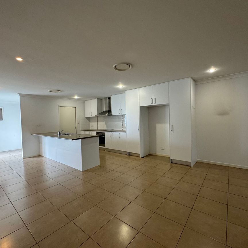 &ast;&ast;Charming 3-Bedroom Duplex in Moranbah &ast;&ast; - Photo 1