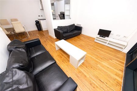 3 bedroom flat to rent - Photo 2