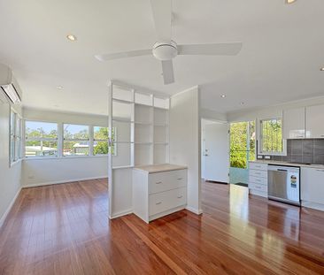 Beautifully Renovated 3-Bedroom High-Set Home in a Quiet Geebung Lo... - Photo 2