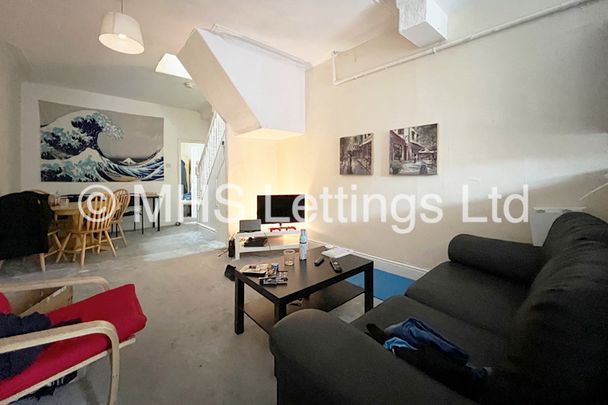 3 Bedroom Flat for rent in Woodhouse Lane - Photo 1