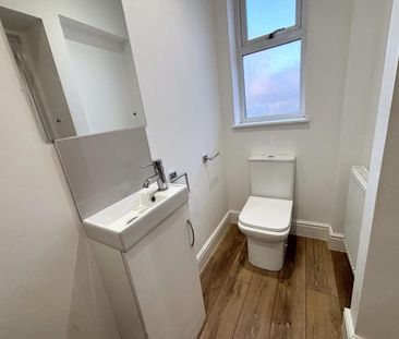 3 bedroom end of terrace house to rent - Photo 6