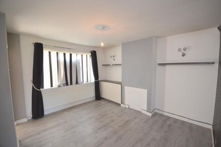 2 bedroom end of terrace house to rent - Photo 3