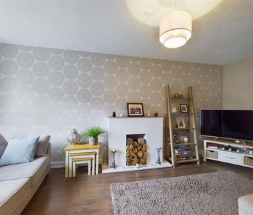 Graveney Road, Maidenbower - Photo 1