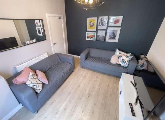 Romer Road, L6 - Photo 1