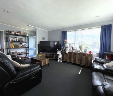 4 Bedrooms Family Home in Bucklands Beach - Photo 6