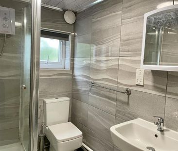 4 bedroom terraced house to rent - Photo 5