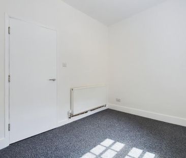 2 bedroom ground floor maisonette to rent - Photo 5