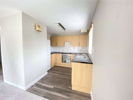 A contemporary apartment forming part of a modern development set in vibrant Crawley. - Photo 2