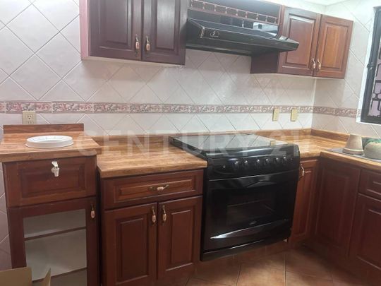 Casa en Renta con Jardín y Estudio en Lomas de Padierna | Espacios Amplios - Photo 1