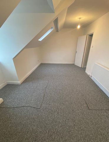 £1,100 PCM, Refurbished Two Bedroom Second Floor Flat in Penarth Road, Grangetown, Cardiff, CF11 6FR - Photo 5