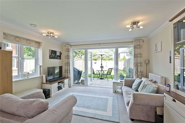 A modern semi-detached two bedroom house, conveniently located for Godalming town centre and Farncombe mainline station. - Photo 1