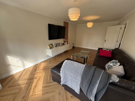 4 bedroom detached house to rent - Photo 2