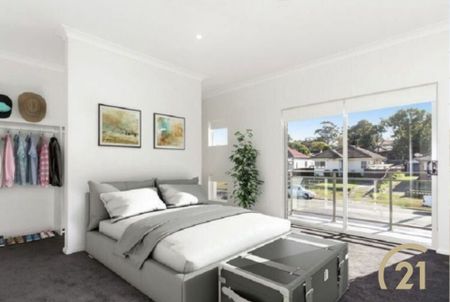 Luxury, Modern 5-Bedroom Duplex! - Photo 2