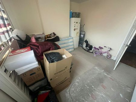 Terraced House to rent on - Photo 2