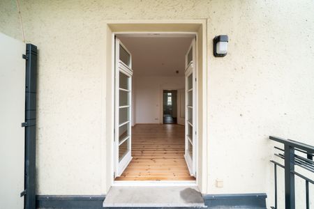 Tolle Altbauwohnung mit Charme im "Hecht". Holzdielung, Balkon, Tageslichtbad. - Photo 3