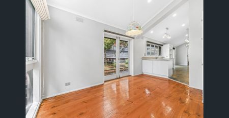 Perfect Family Home in a Prime Ashwood Location - Photo 2