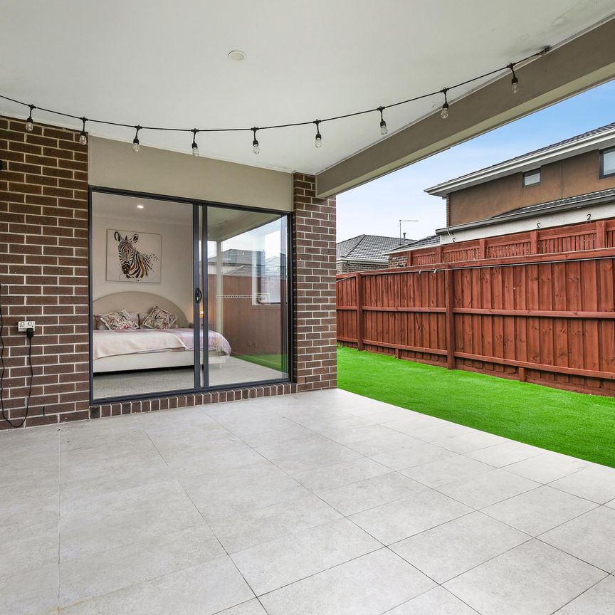 Modern Family Living in the Heart of Greenvale - Photo 1