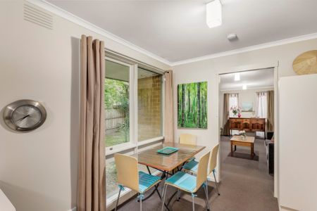 Lovely 2 Bedroom Unit, Great Location! - Photo 2