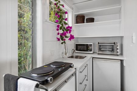 Clean, cozy, convenient! - Photo 4