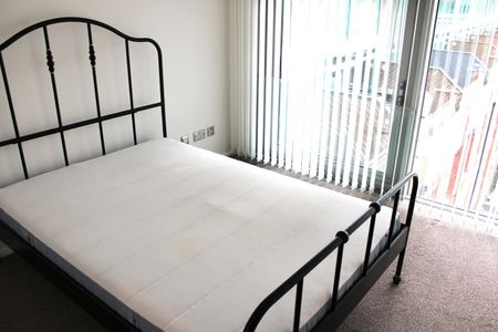 4 Bed Flat, New Hampton Lofts, B18 - Photo 5