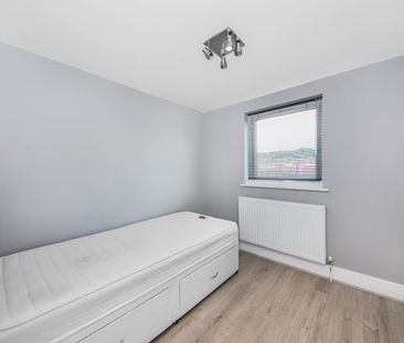 5 Bed End Terrace, Luna Road, CR7 - Photo 3