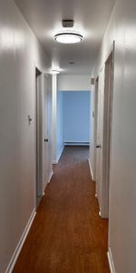 41/2 NEUF / complétement renové à louer à Saint-Eustache - Photo 4