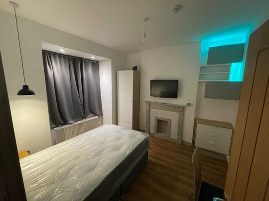 Room in a Shared House, Moss Lane, M27 - Photo 1