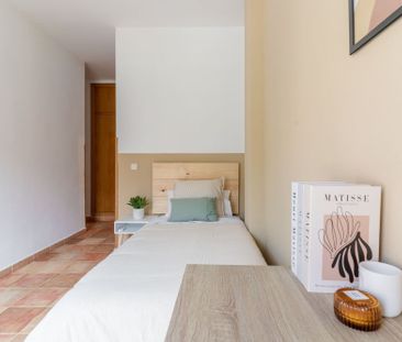 Luminous room with private bathroom in Cuatro Caminos - Photo 5