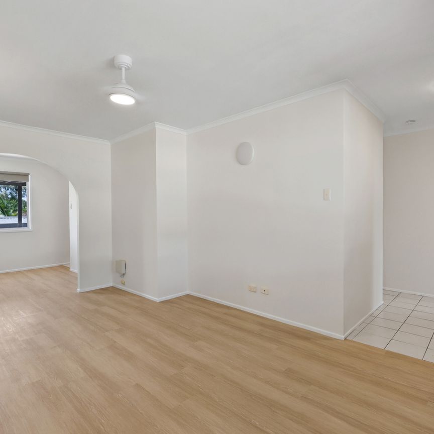 Perfect Location - beautifully renovated home. Family dream - Photo 1