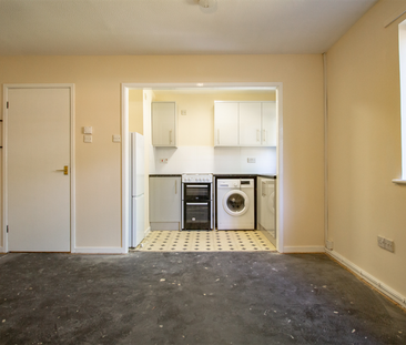 2 bedroom semi-detached house to rent - Photo 5