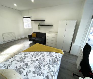 Studio to rent - Photo 2