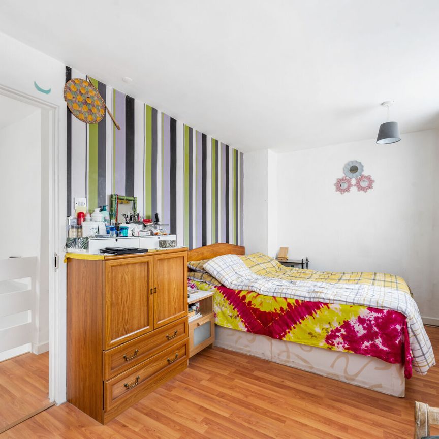 Portland Road, Mitcham, CR4 - Photo 1