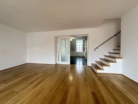 Exklusives Dachgeschoss mit 6 Zimmern, 2 Terrassen & Wellnessbereich |als WG oder Büro nutzbar - Photo 2