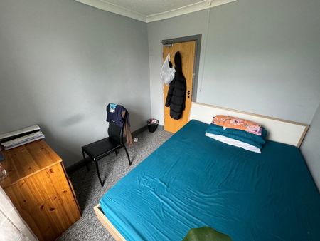 4 Bed Terraced House, Malmesbury Road, SO15 - Photo 4