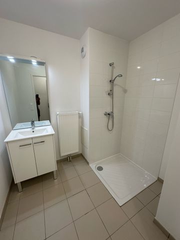 Location Appartement 2 pièces 59m² LILLE 59000 - Photo 5