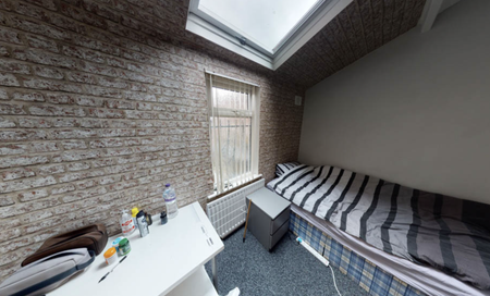 27 Flat 1 Headingley Mount, Leeds, LS6 3EL - Photo 3