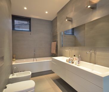 Four/Five bedroom house with terrace to rent on Stratford Road, Ken... - Photo 3