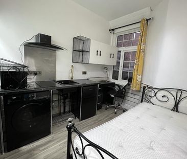 Studio Flat, Victoria Park, M14 - Photo 4