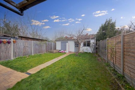 3 bedroom semi-detached house to rent - Photo 3