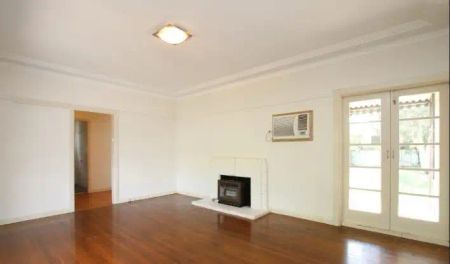 “Inviting Family Home in a Convenient Location” - Photo 4