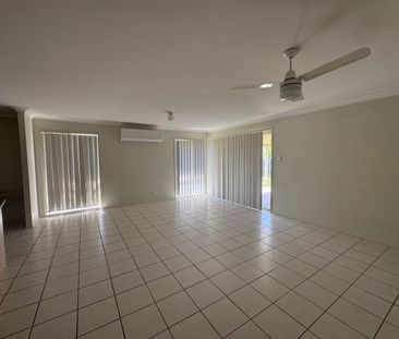 SPACIOUS FAMILY HOME IN HILLCREST - Photo 2