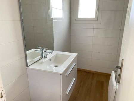 Location maison 3 pièces 46.9 m² à Les Vans (07140) 6 - Photo 5