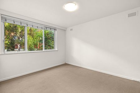 8/2 Karbarook Avenue, Prahran VIC 3181 - Photo 5