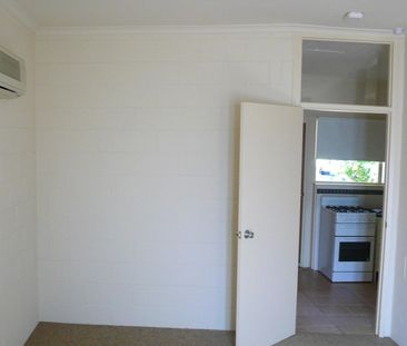 NEAT AND TIDY ONE BEDROOM UNIT IN FANTASTIC LOCATION - Photo 1