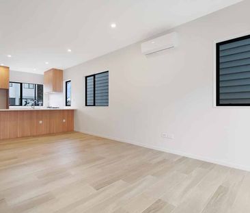 Stunning Four Bedroom Townhouse - Photo 5