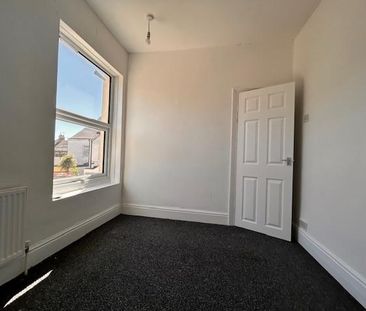 2 bedroom end of terrace house to rent - Photo 4