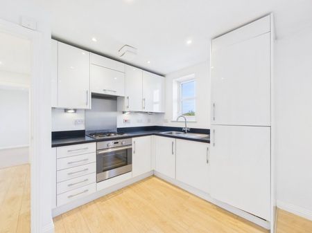 16-18 Littleton Road, 16-18 Littleton Road, Ashford,TW15 - Photo 4